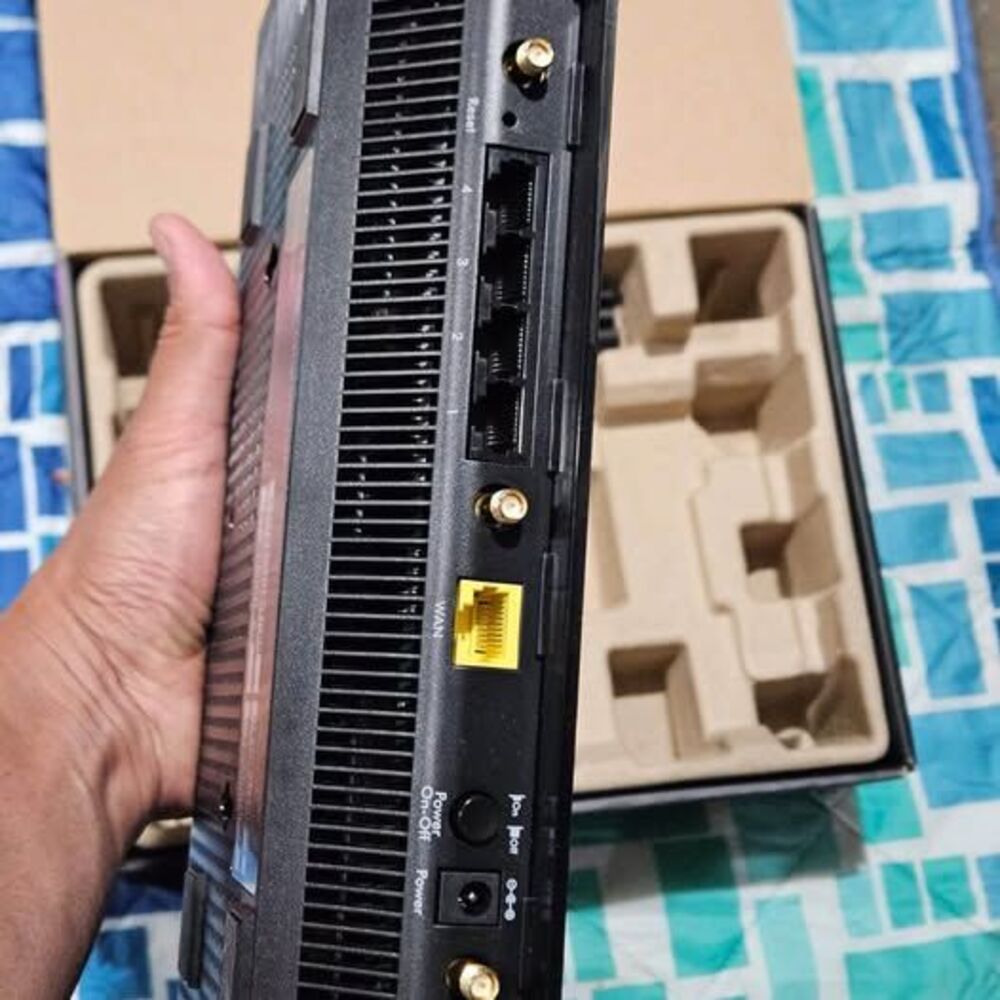 NETGEAR Nighthawk AC1750 Smart WiFi Router (Model# R6700). - Picture 5 of 8